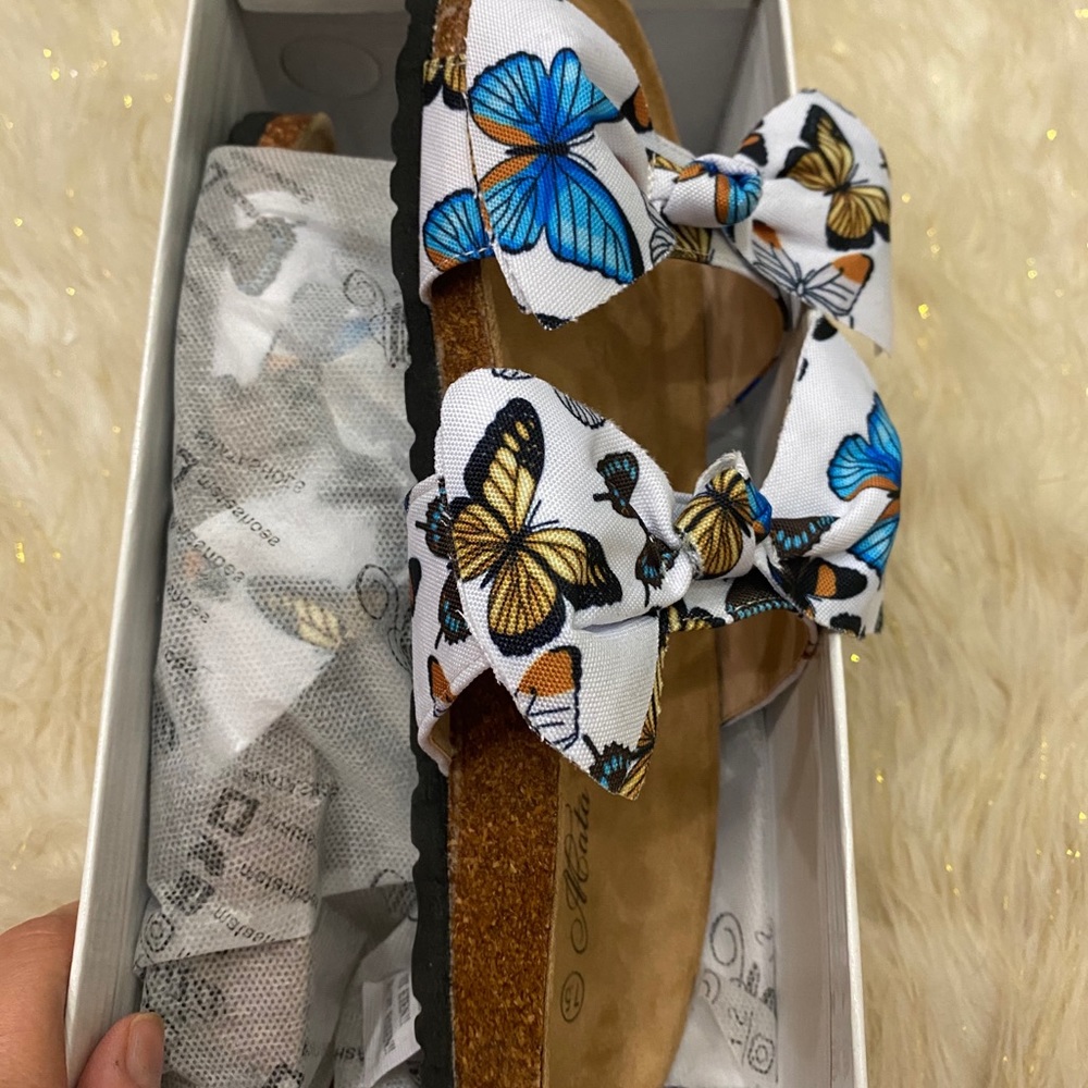 ✨Black Friday sale ✨ Butterfly bow slides - Picture 3 of 4
